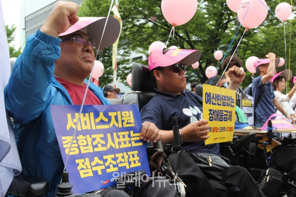 ì§í ì°¸ê°ìê° âìë¹ì¤ ì§ì ì¢í©ì¡°ì¬íë ì ì ì¡°ìíâ, âìì° ë°ì ìë ì¥ì ë±ê¸ì  ë¨ê³ì  íì§ë ë¨ê³ì  ì¬ê¸°íê°âì´ ì°ì¸ ìí»ë§ì ë¤ê³  ìë¤.